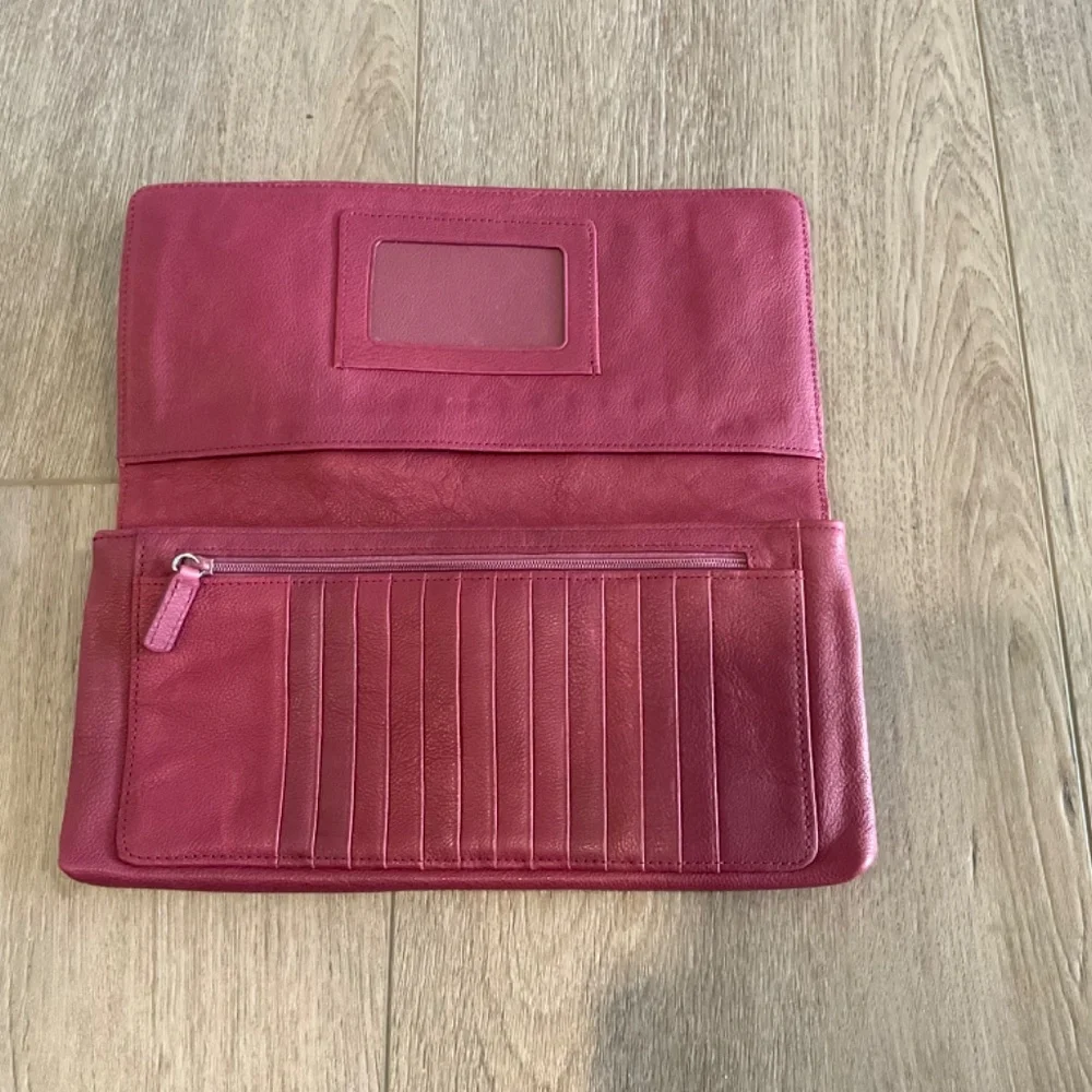 Tarnish large clutch
